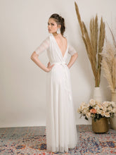 Load image into Gallery viewer, Elegant and simple long sleeves wedding dress