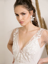 Load image into Gallery viewer, Graceful boho wedding dress
