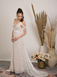 Delicate lace wedding dress