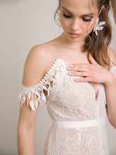 Load image into Gallery viewer, Delicate lace wedding dress
