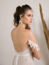 Load image into Gallery viewer, Delicate lace wedding dress
