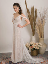 Load image into Gallery viewer, Delicate lace wedding dress
